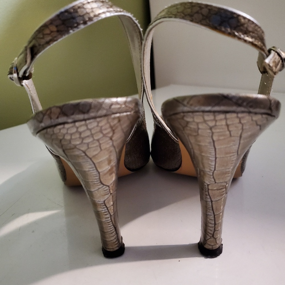 Shoes - Picture 2 of 3